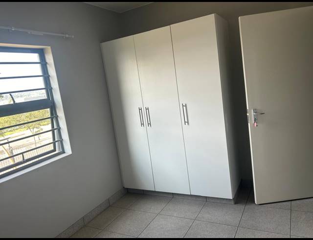 2 bed property to rent in RIVERSIDE VIEW